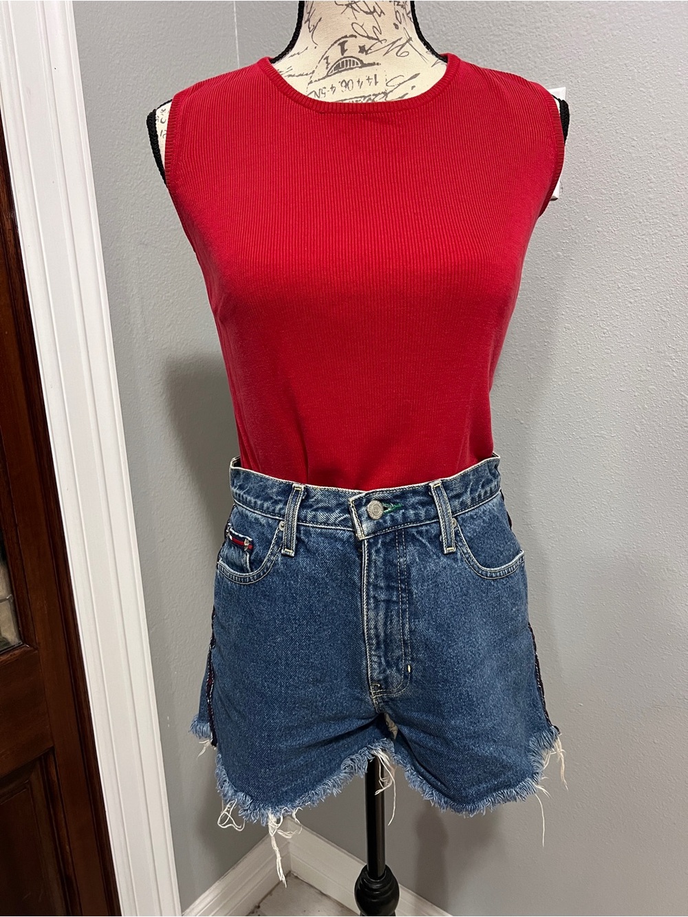 Distinctive New York Vintage Red 100% Silk Ribbed Tank Top M